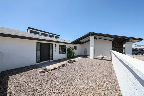 $2,995 | 3001 West Mercer Lane, Phoenix, AZ 85029
