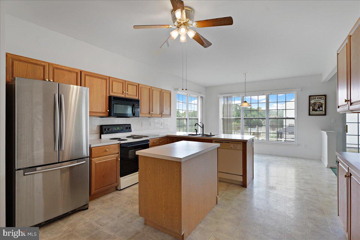 110 Berwick Lane Dover, DE 19904 - Photo 11 of 36 Kitchen with island