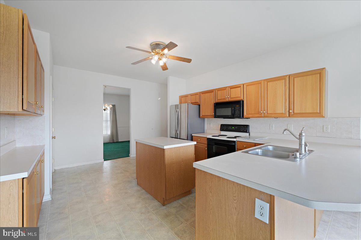 110 Berwick Lane Dover, DE 19904 - Photo 12 of 36 Kitchen with island