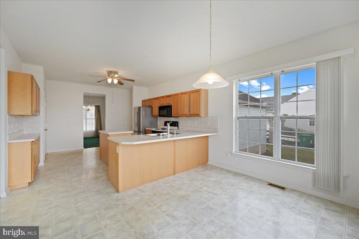 110 Berwick Lane Dover, DE 19904 - Photo 14 of 36 Kitchen and breakfast room