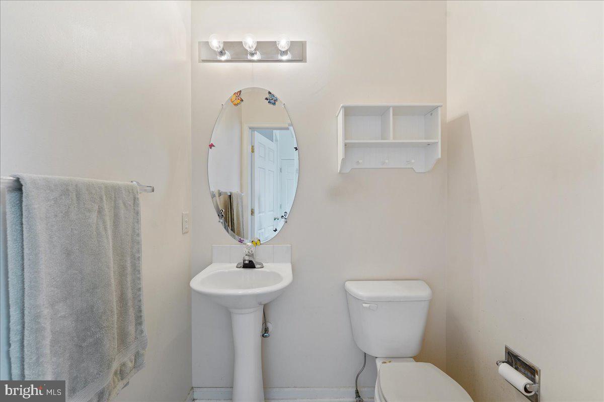 110 Berwick Lane Dover, DE 19904 - Photo 19 of 36 Powder room on first floor