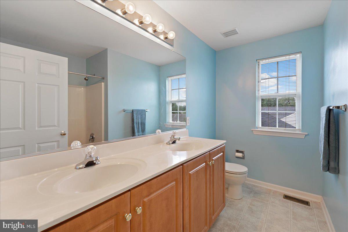 110 Berwick Lane Dover, DE 19904 - Photo 28 of 36 Hall bath with double sinks and tub/shower combo