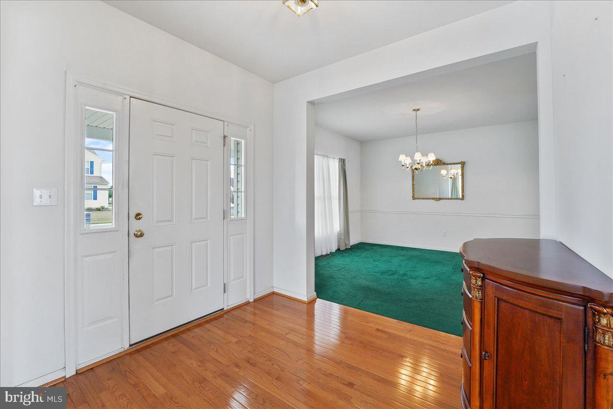 110 Berwick Lane Dover, DE 19904 - Photo 4 of 36 Foyer