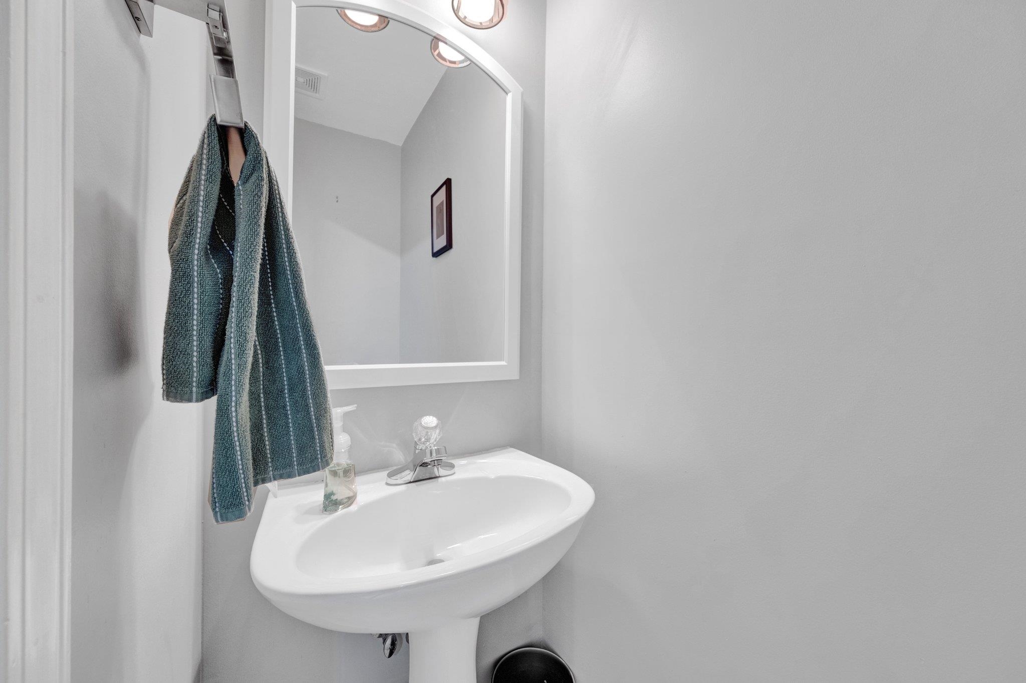 2710 Roland Road Memphis, TN 38002 - Photo 21 of 34 Bathroom featuring a sink