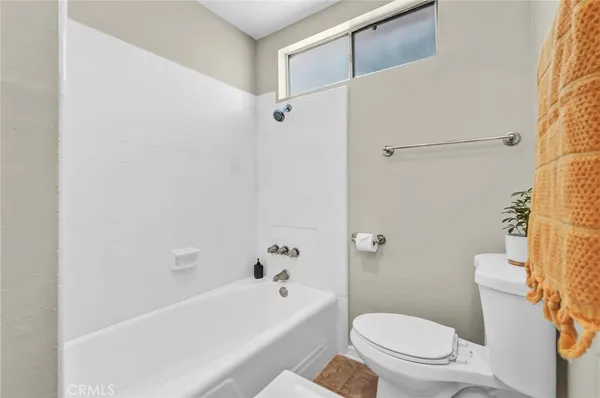 an empty room with closet and a ceiling fan