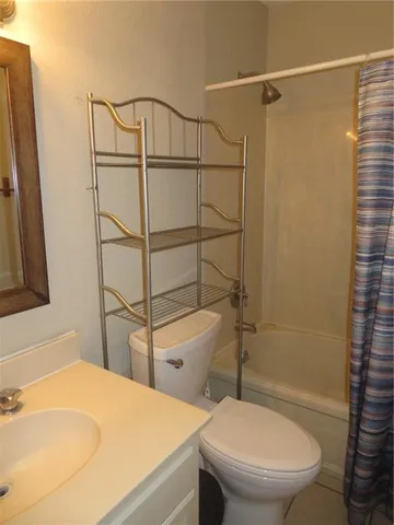 $149,000 | 318 Lake Marina Avenue, Unit 219, New Orleans, LA 70124