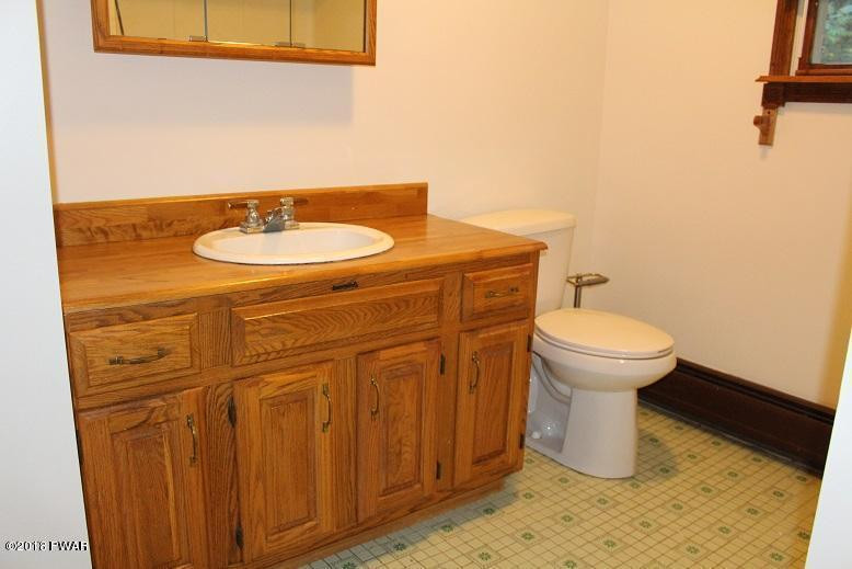 563 Huckleberry Road Newfoundland, PA 18445 - Photo 7 of 16