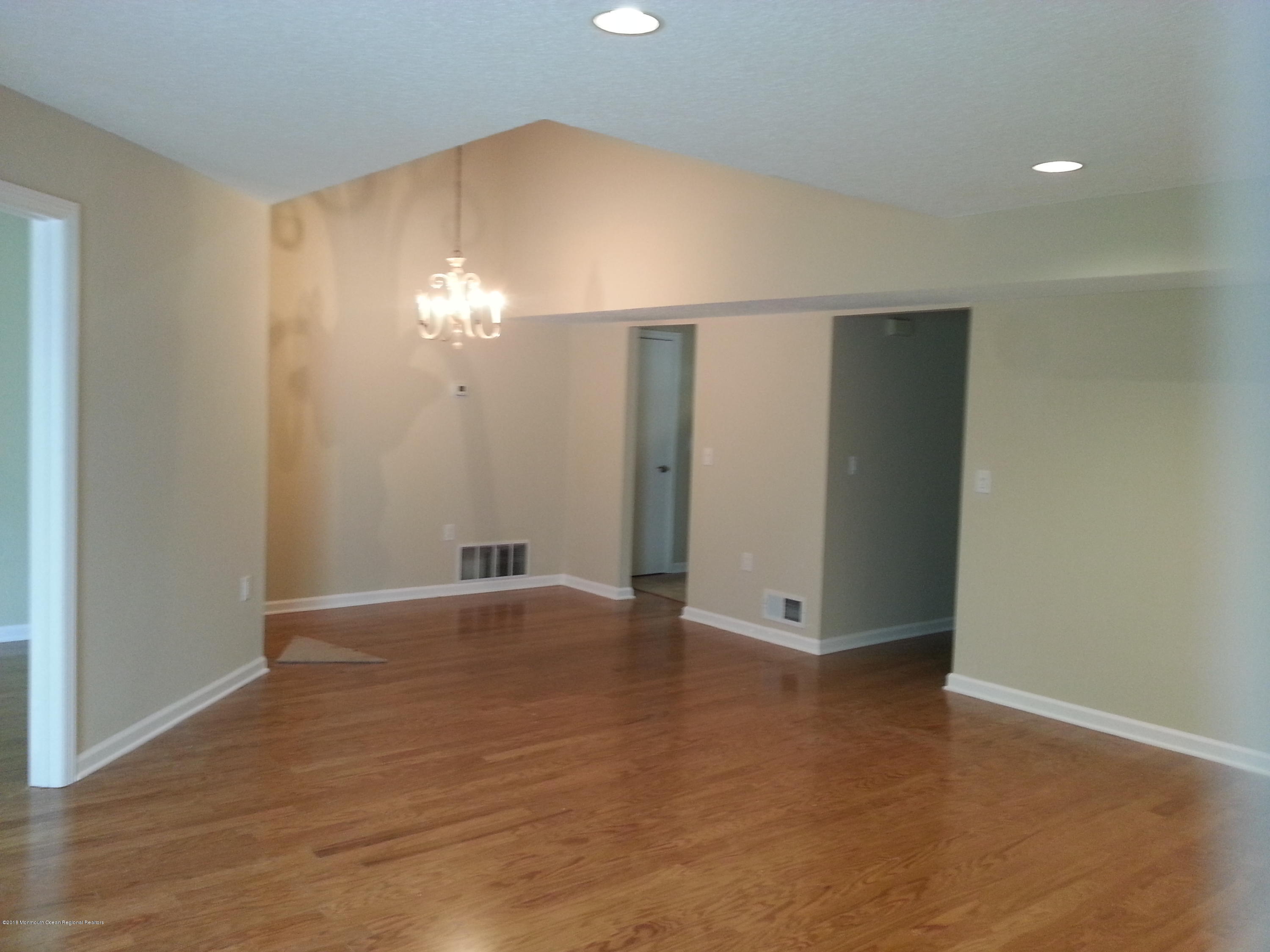217 Ravenswood Road Englishtown, NJ 07726 - Photo 2 of 11 20180622_124307