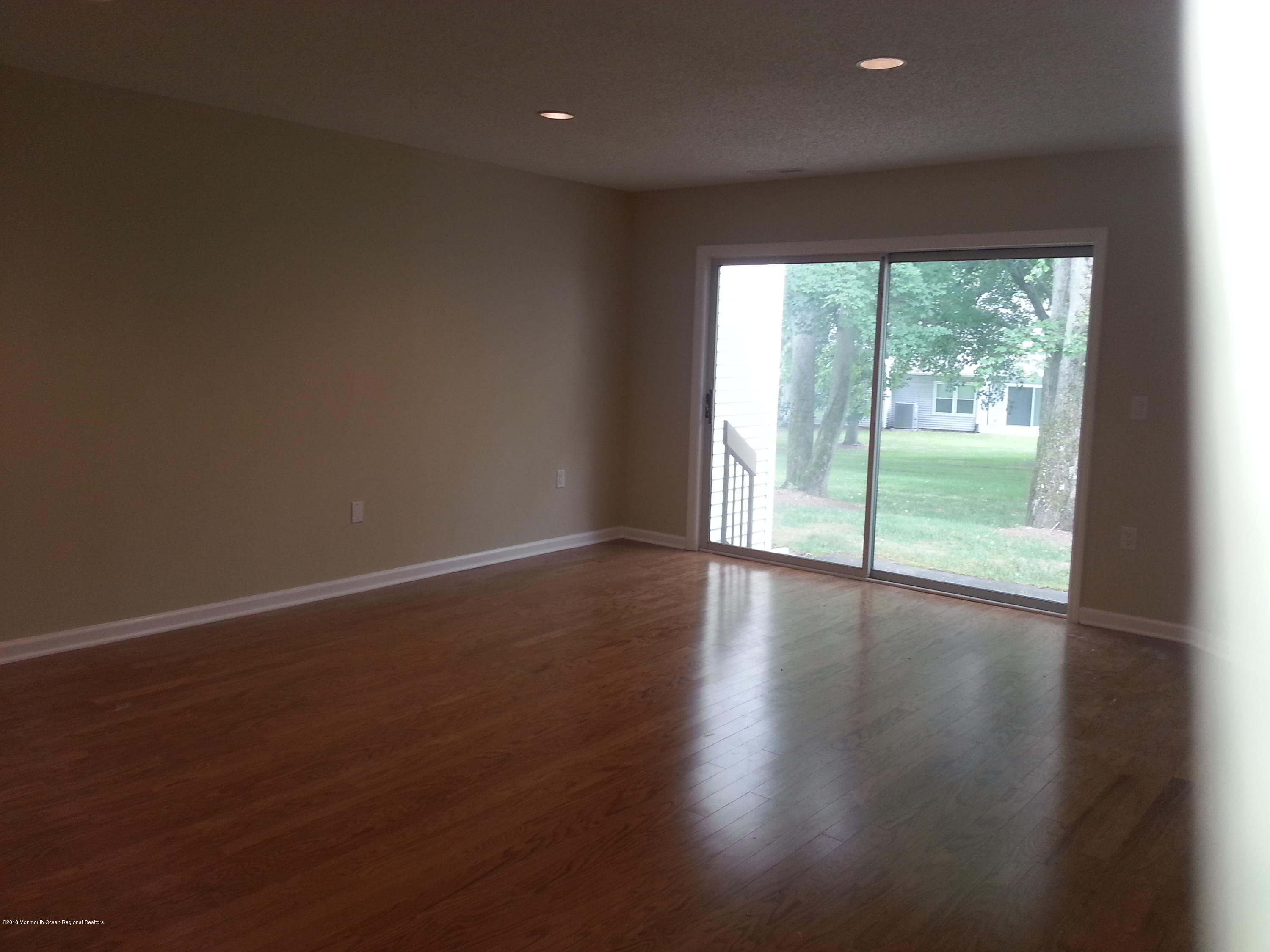 217 Ravenswood Road Englishtown, NJ 07726 - Photo 3 of 11 20180622_124726