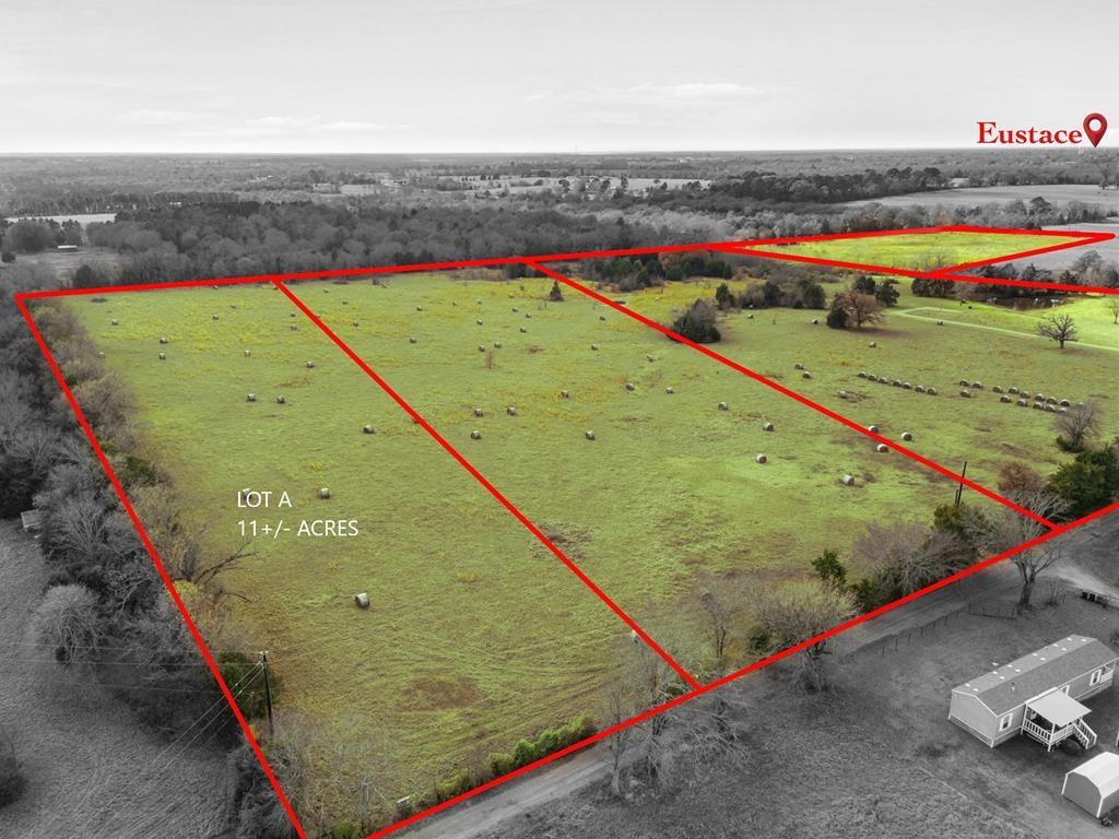 an aerial view of a tennis ground