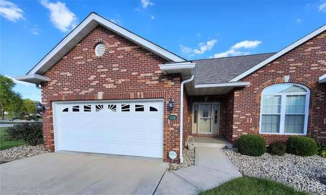 $345,000 | 104 Summit Ridge, Maryville, IL 62062