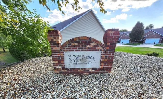 $345,000 | 104 Summit Ridge, Maryville, IL 62062