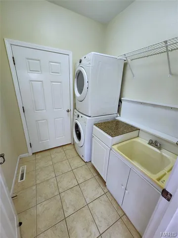 $345,000 | 104 Summit Ridge, Maryville, IL 62062