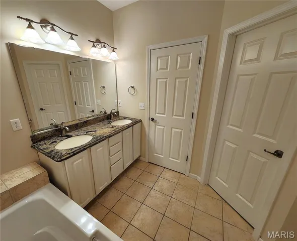 $345,000 | 104 Summit Ridge, Maryville, IL 62062