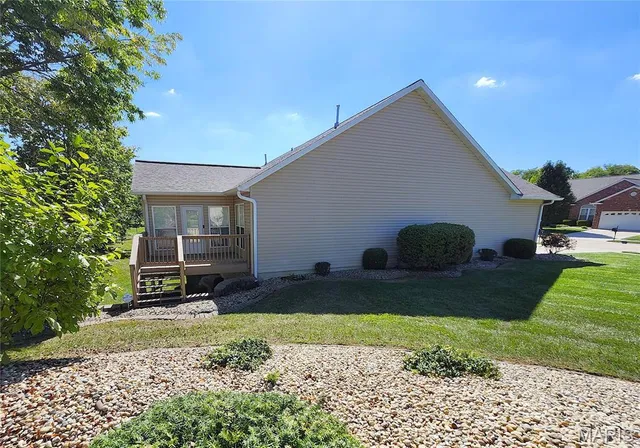 $345,000 | 104 Summit Ridge, Maryville, IL 62062