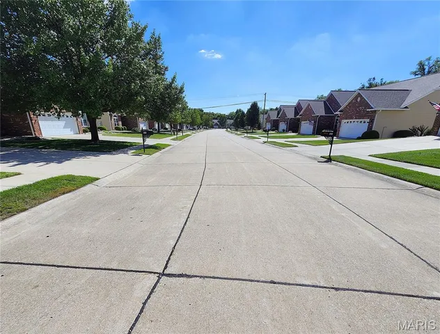 $345,000 | 104 Summit Ridge, Maryville, IL 62062