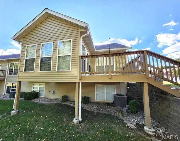 $345,000 | 104 Summit Ridge, Maryville, IL 62062