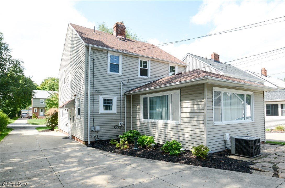 2623 Milton Road Cleveland, OH 44118 - Photo 26 of 35