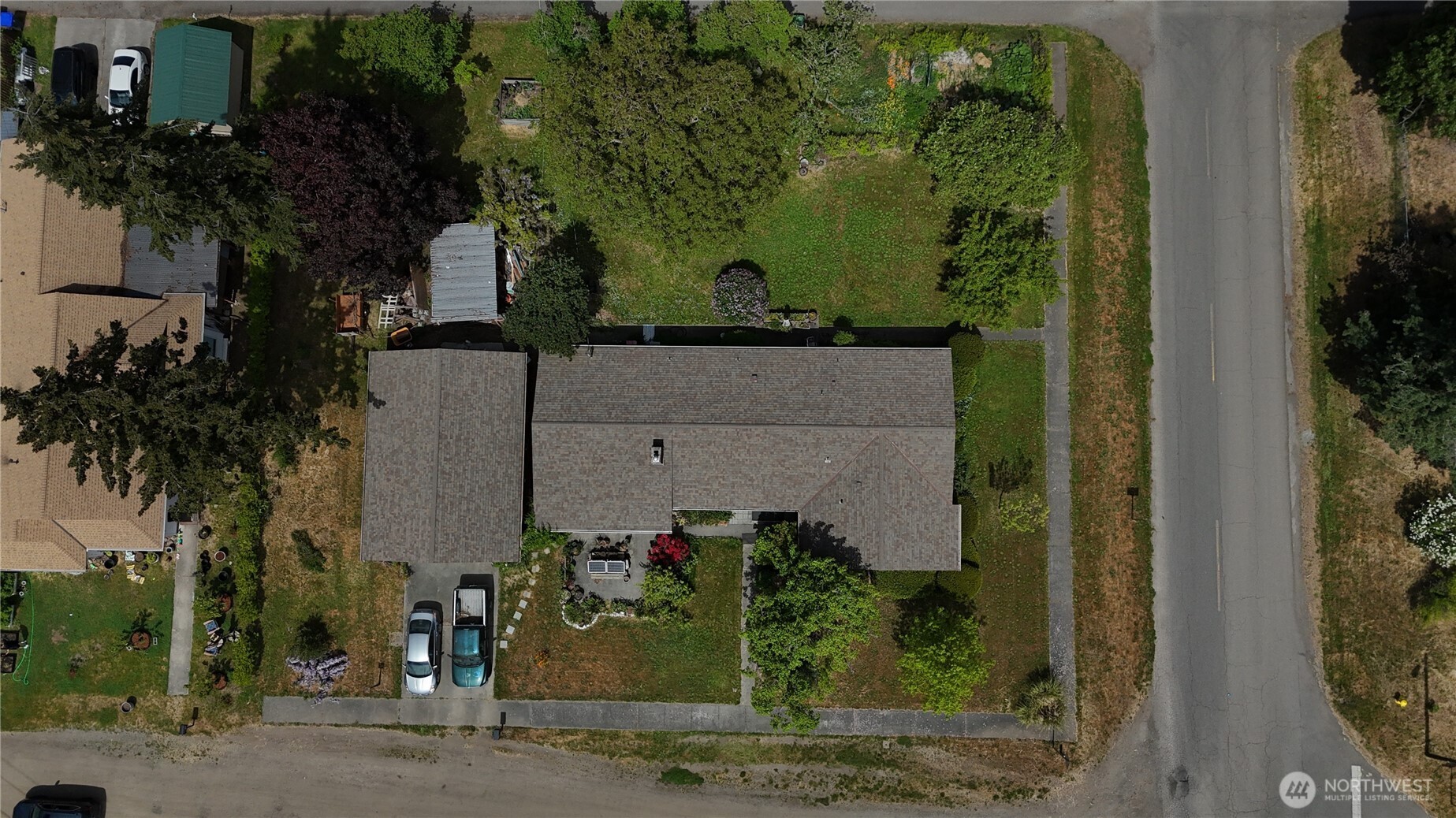 402 West Maple Street Sequim, WA 98382 - Photo 2 of 35