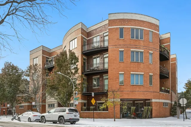 $459,900 | 4150 North Kenmore Avenue, Unit 402, Chicago, IL 60613