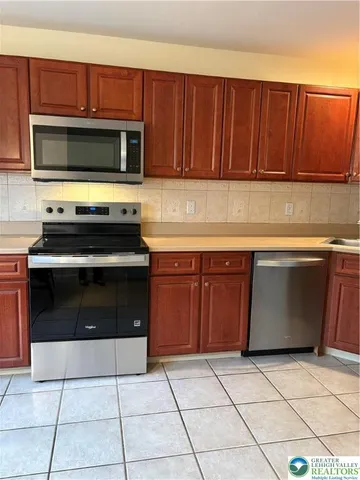 $390,000 | 5619 Stonecroft Lane, Lower Macungie Township, PA 18106