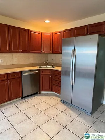 $390,000 | 5619 Stonecroft Lane, Lower Macungie Township, PA 18106