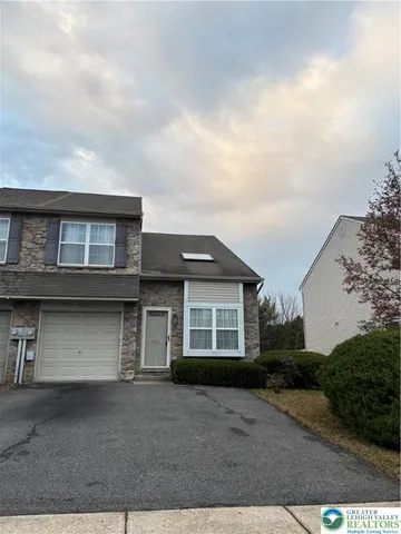 $390,000 | 5619 Stonecroft Lane, Lower Macungie Township, PA 18106