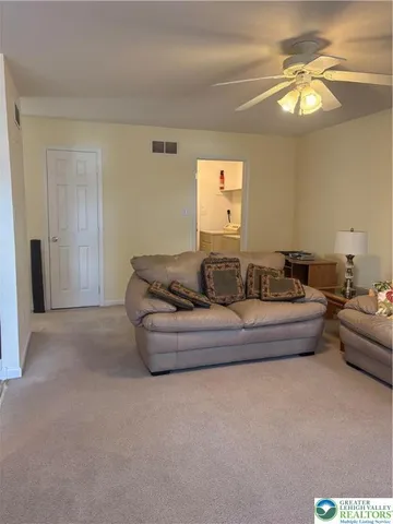 $390,000 | 5619 Stonecroft Lane, Lower Macungie Township, PA 18106