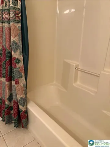 $390,000 | 5619 Stonecroft Lane, Lower Macungie Township, PA 18106