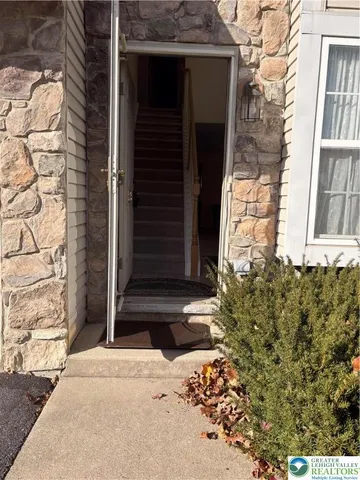 $390,000 | 5619 Stonecroft Lane, Lower Macungie Township, PA 18106