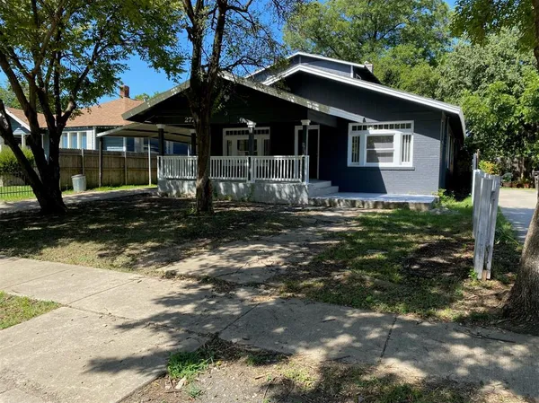 $3,100 | 2722 Travis Avenue, Fort Worth, TX 76110