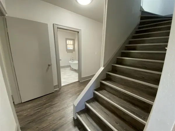 $3,100 | 2722 Travis Avenue, Fort Worth, TX 76110