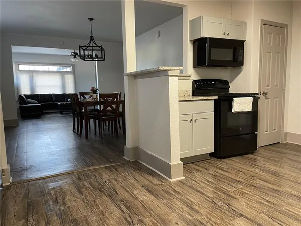 $3,100 | 2722 Travis Avenue, Fort Worth, TX 76110