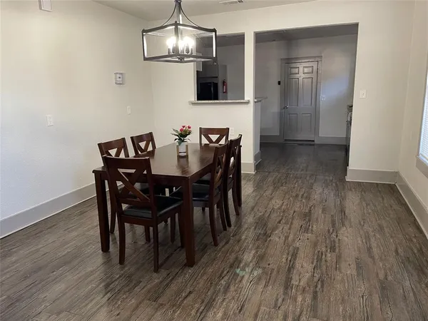 $3,100 | 2722 Travis Avenue, Fort Worth, TX 76110