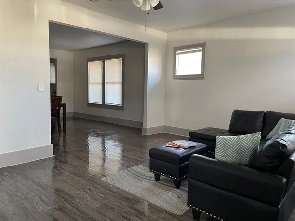 $3,100 | 2722 Travis Avenue, Fort Worth, TX 76110