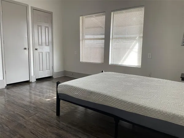 $3,100 | 2722 Travis Avenue, Fort Worth, TX 76110