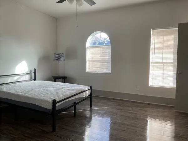 $3,100 | 2722 Travis Avenue, Fort Worth, TX 76110