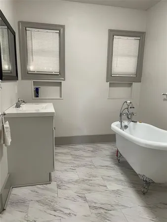 $3,100 | 2722 Travis Avenue, Fort Worth, TX 76110