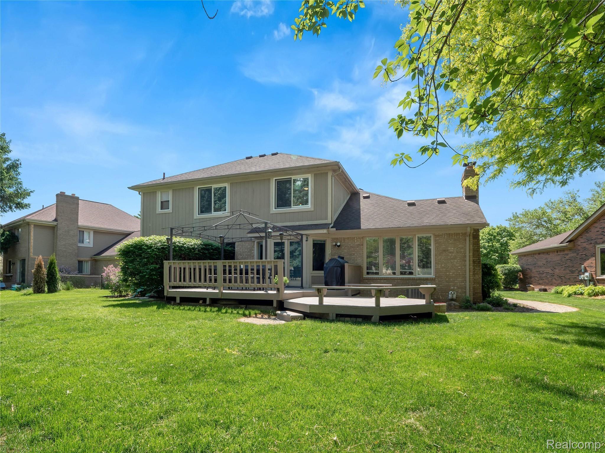 1634 Crestline Court Rochester, MI 48307 - Photo 37 of 40 1634 Crestline Ln Rochester Hills sJune 04, 202040.jpg