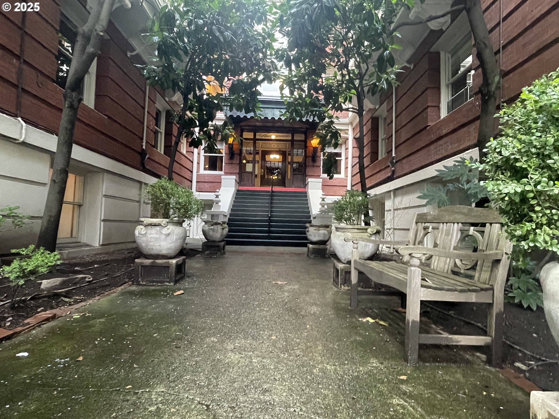 a view of a chairs setting in a backyard of the house