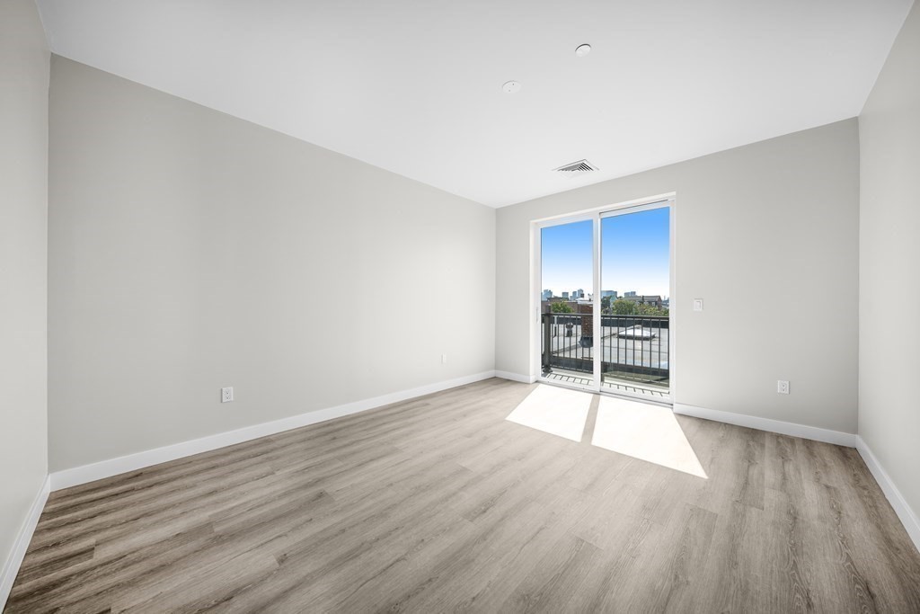 157 Chestnut Street, Unit 401 Chelsea, MA 02150 - Photo 6 of 13