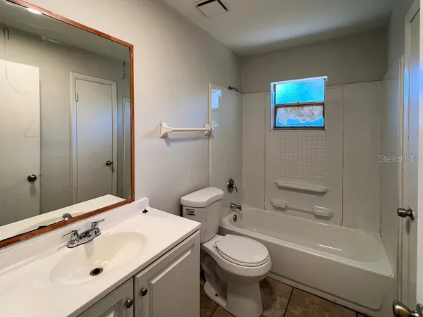 $1,125 | 5925 Southwest 10th Lane, Unit A, Gainesville, FL 32607