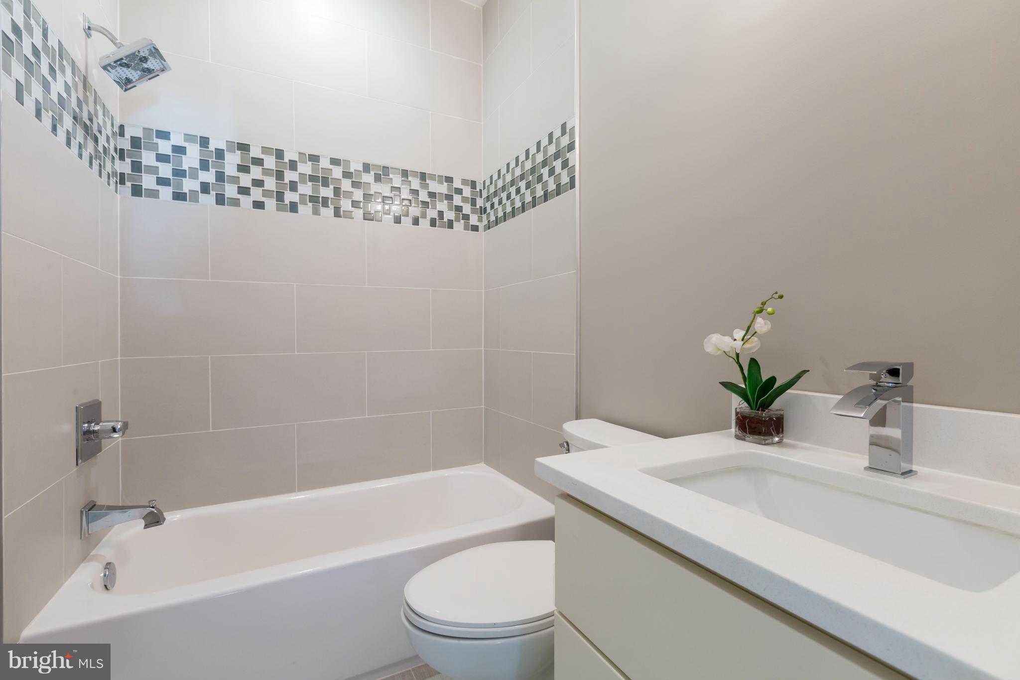 728 Park Road Northwest, Unit 4 Washington, DC 20010 - Photo 10 of 13 Bath