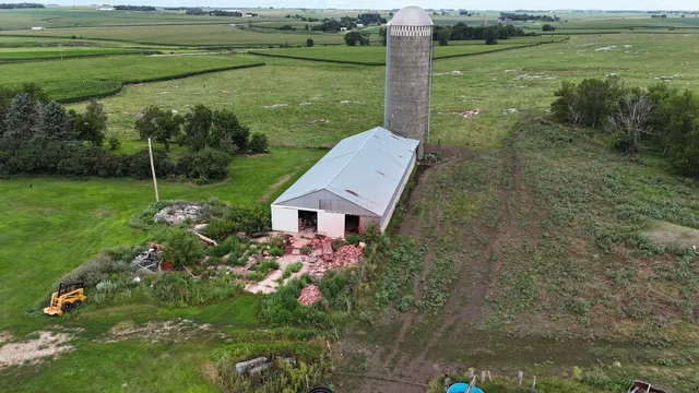 $999,999 | 56 40th Avenue, Jasper, MN 56144