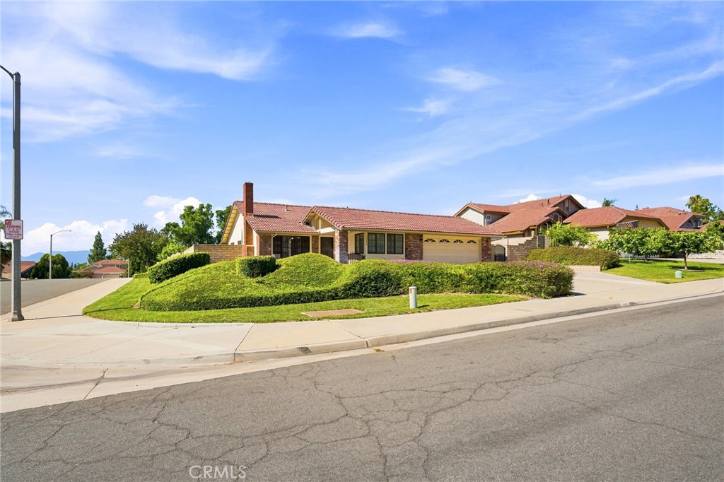 1246 Versailles Circle Riverside, CA 92506 - Photo 7 of 50