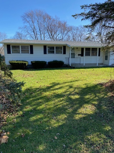 206 North 4th Street Danforth, IL 60930 - Photo 2 of 18 a view of a house with a swimming pool