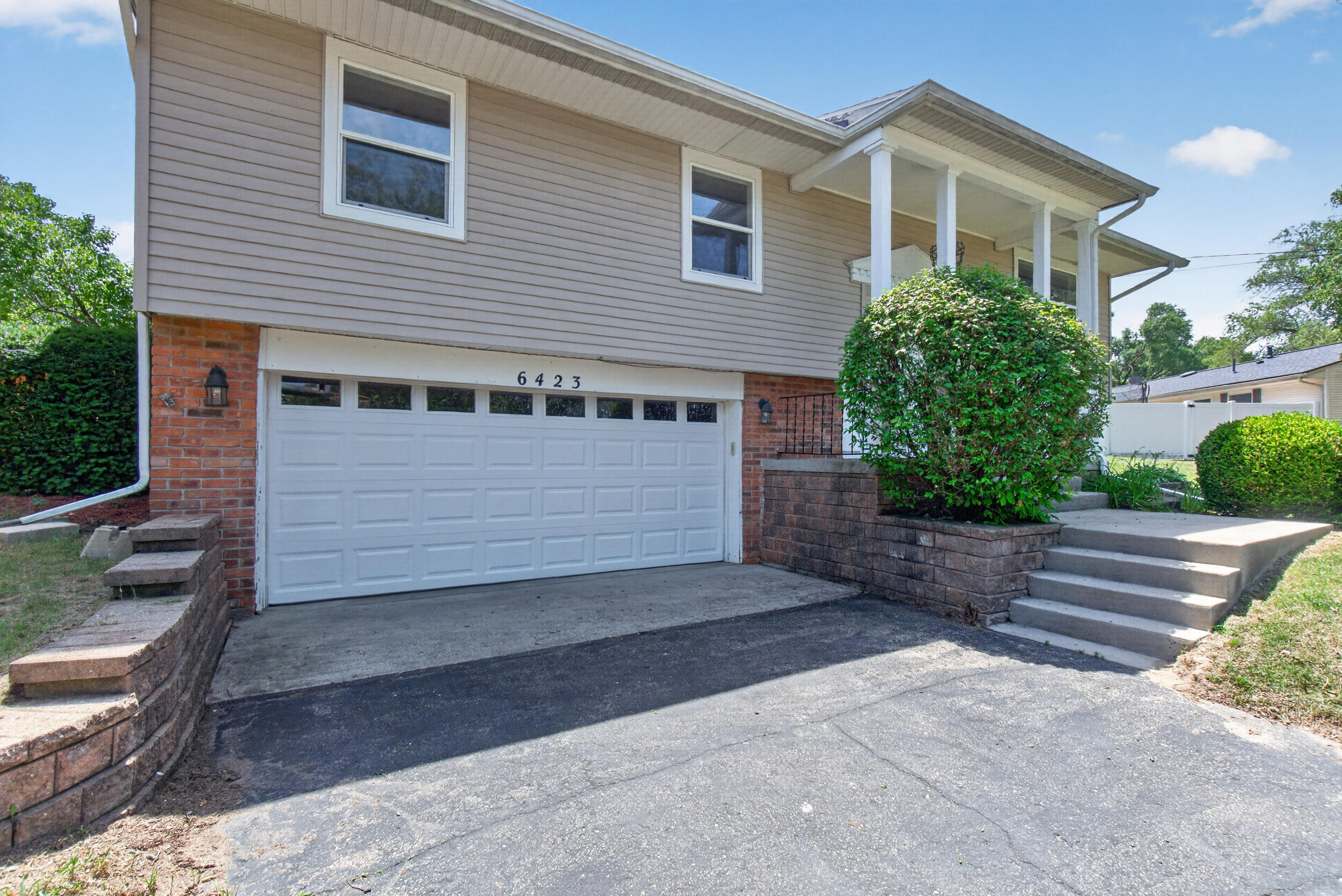 6423 Inverness Lane Jackson, MI 49201 - Photo 4 of 49 6423 Inverness Ln, Jackson, MI 49201