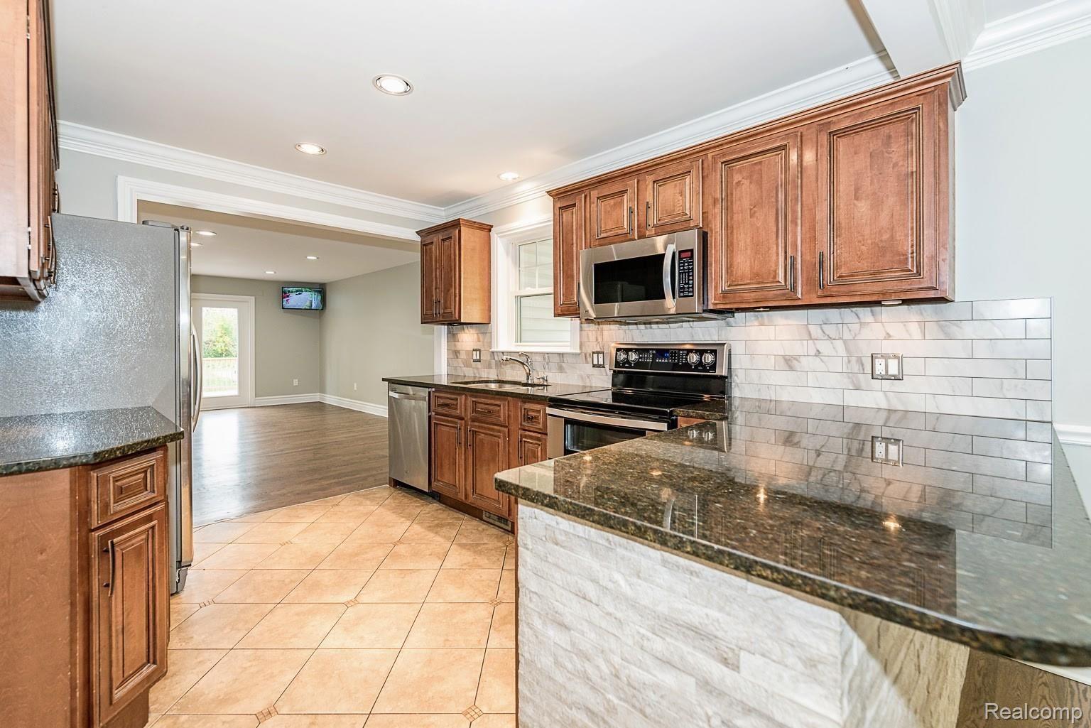 25101 Rust Road New Boston, MI 48164 - Photo 34 of 61 DSC_5625.jpg