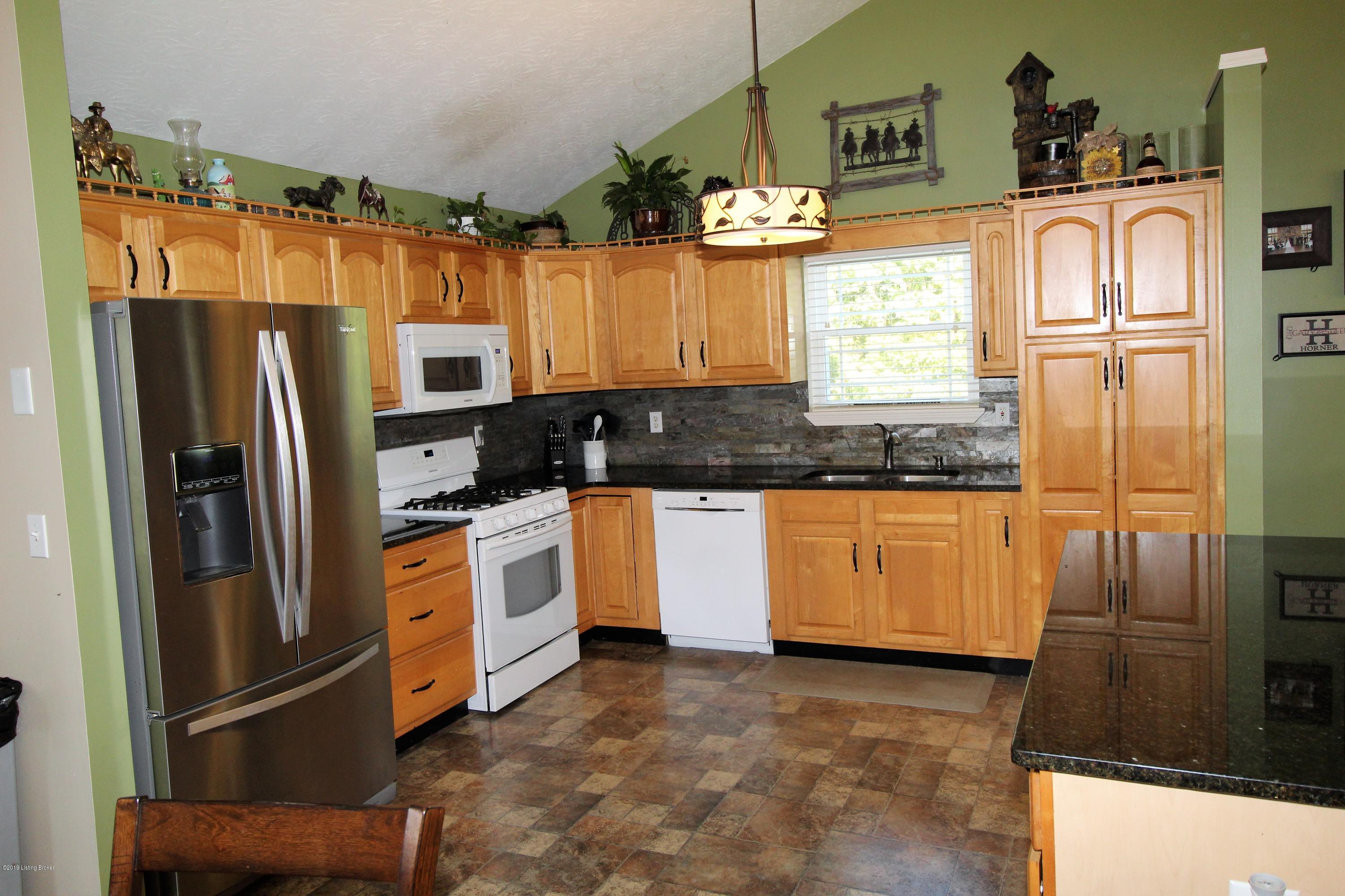 712 Foxboro Road Pendleton, KY 40055 - Photo 10 of 34 712 Foxboro_25_Kitchen1