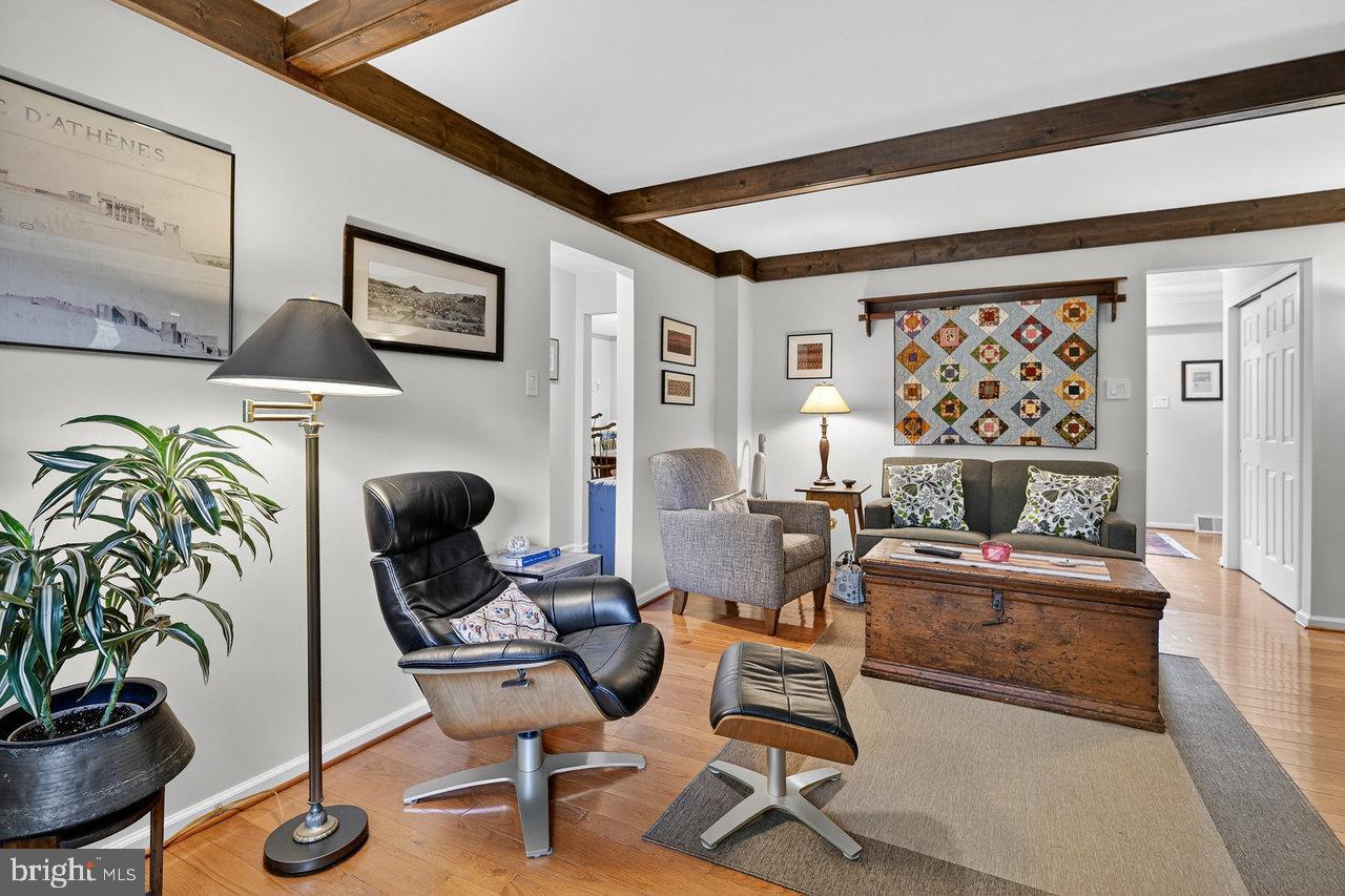 4 Locke Court Ewing, NJ 08628 - Photo 16 of 43 a living room with furniture and a potted plant